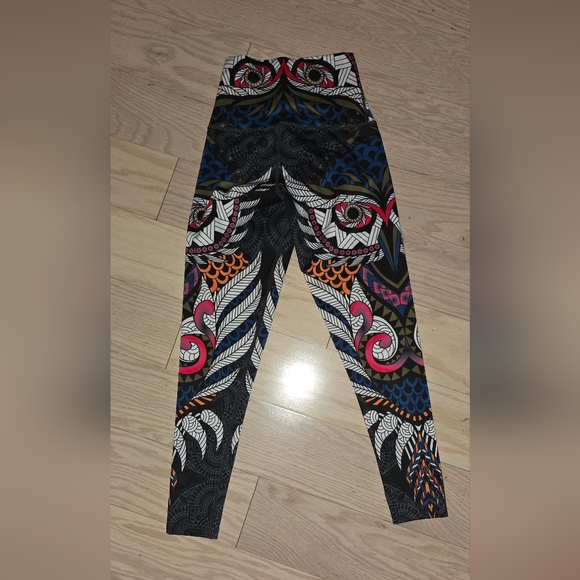 ONE LOVE- Colorful Patterned Leggings - Picture 2 of 3